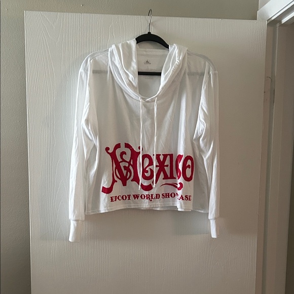 Disney White Apparel Tag - Picture 1 of 3